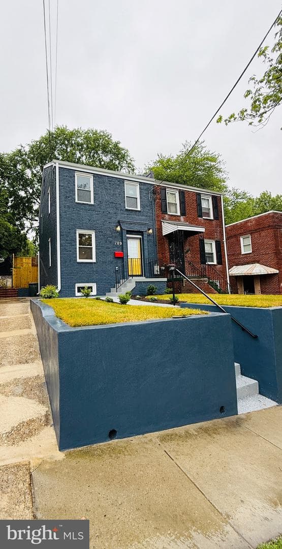 709 Adrian Street SE photo 7