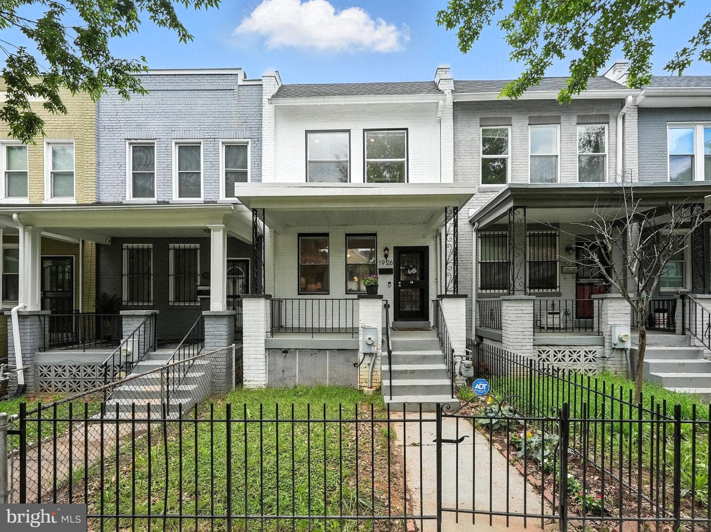 1926 Bennett Place NE photo 2
