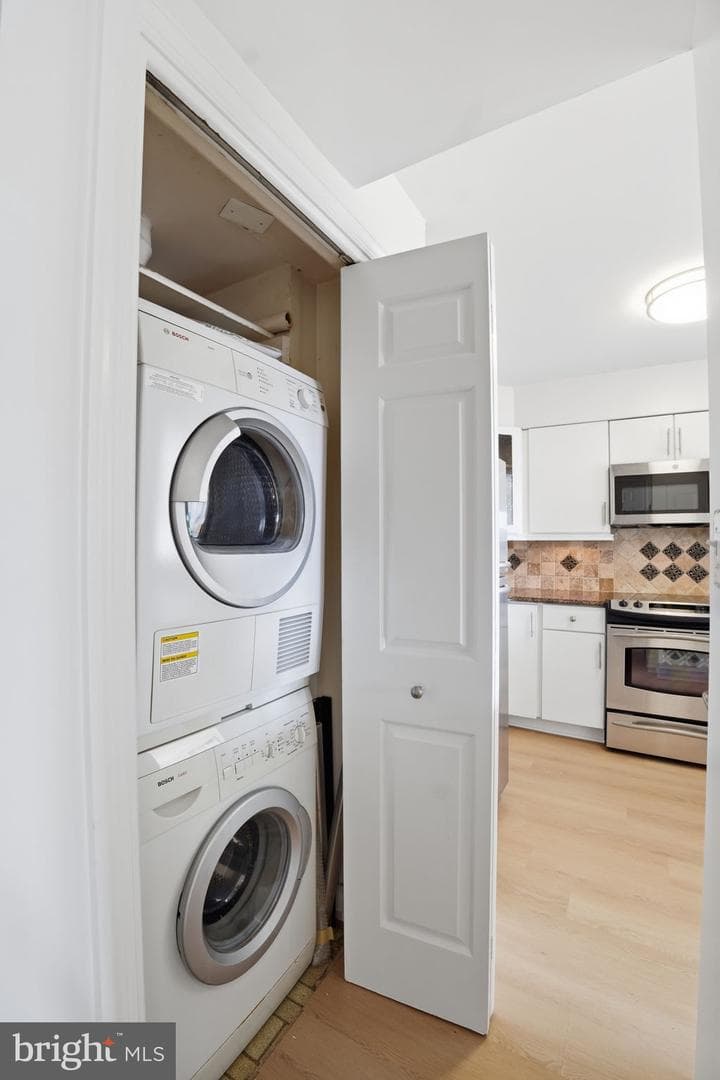 1080 Wisconsin Avenue NW #305 photo 17