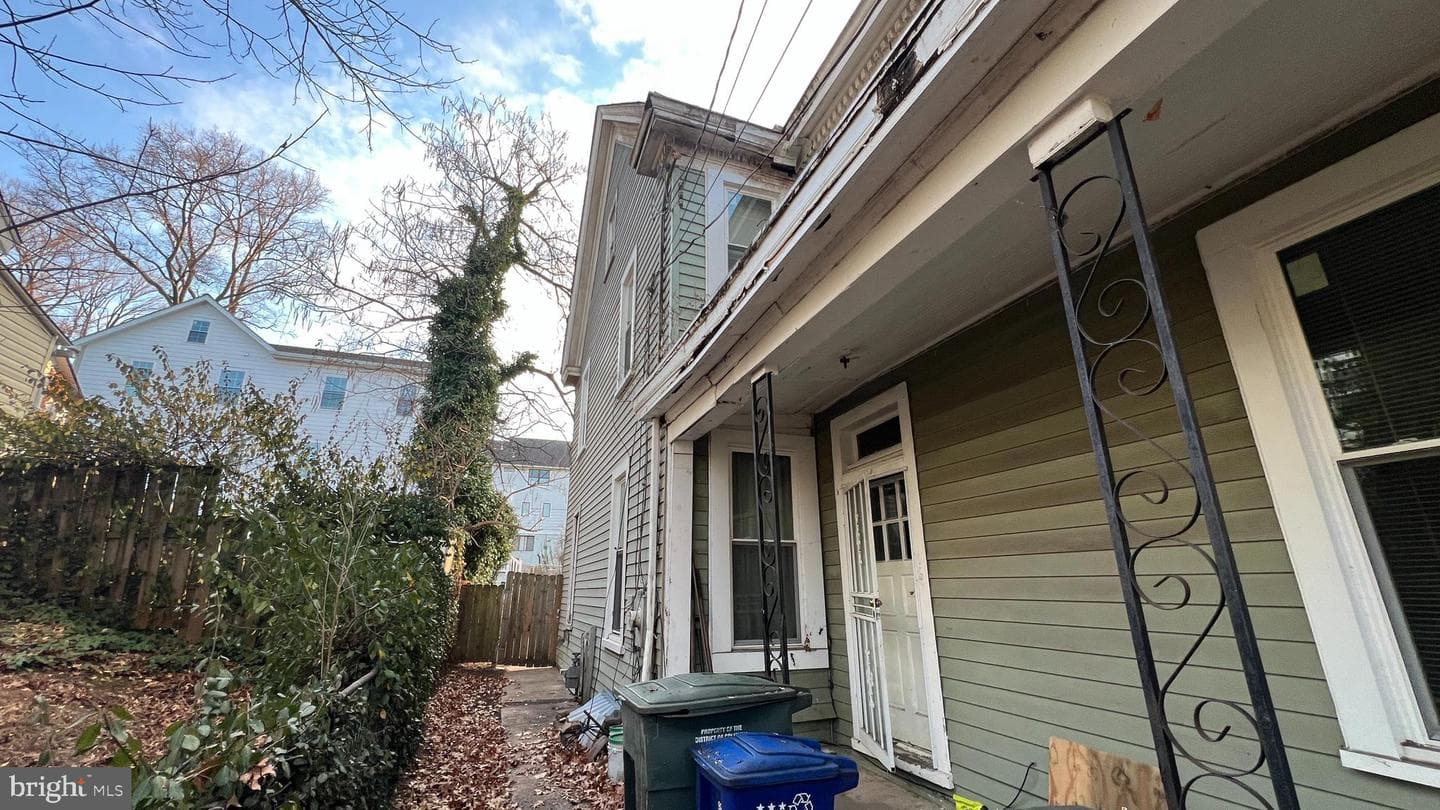 1241 Perry Street NE photo 5