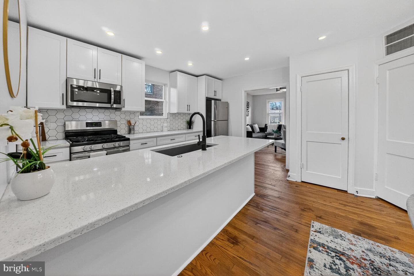 832 Delafield Street NE photo 9