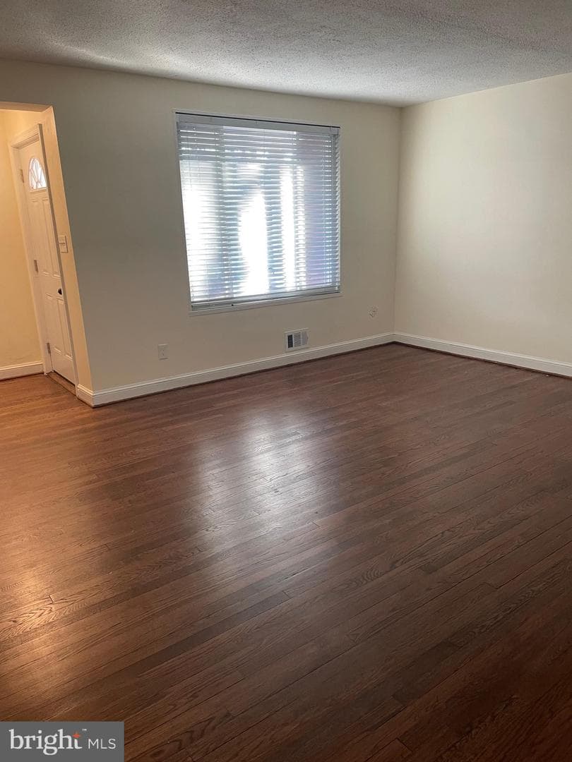 4710 8th Street NE photo 2