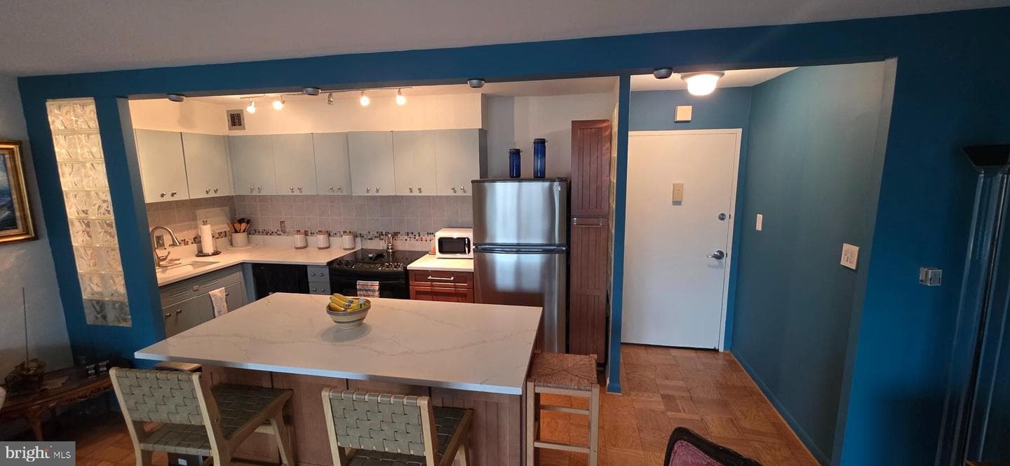 510 N Street SW #N-323 photo 18
