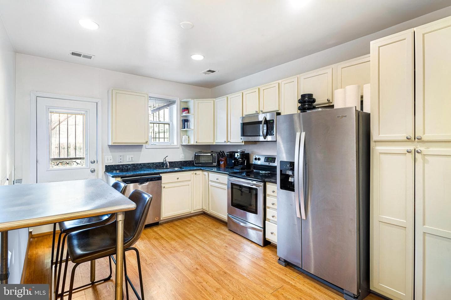 314 K Street NE photo 10
