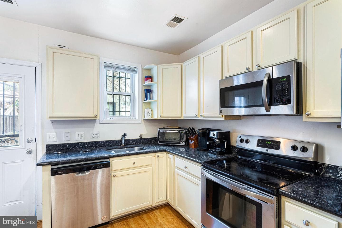314 K Street NE photo 12