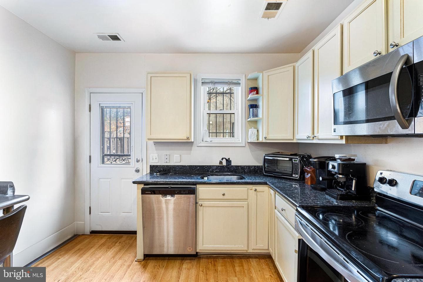 314 K Street NE photo 13