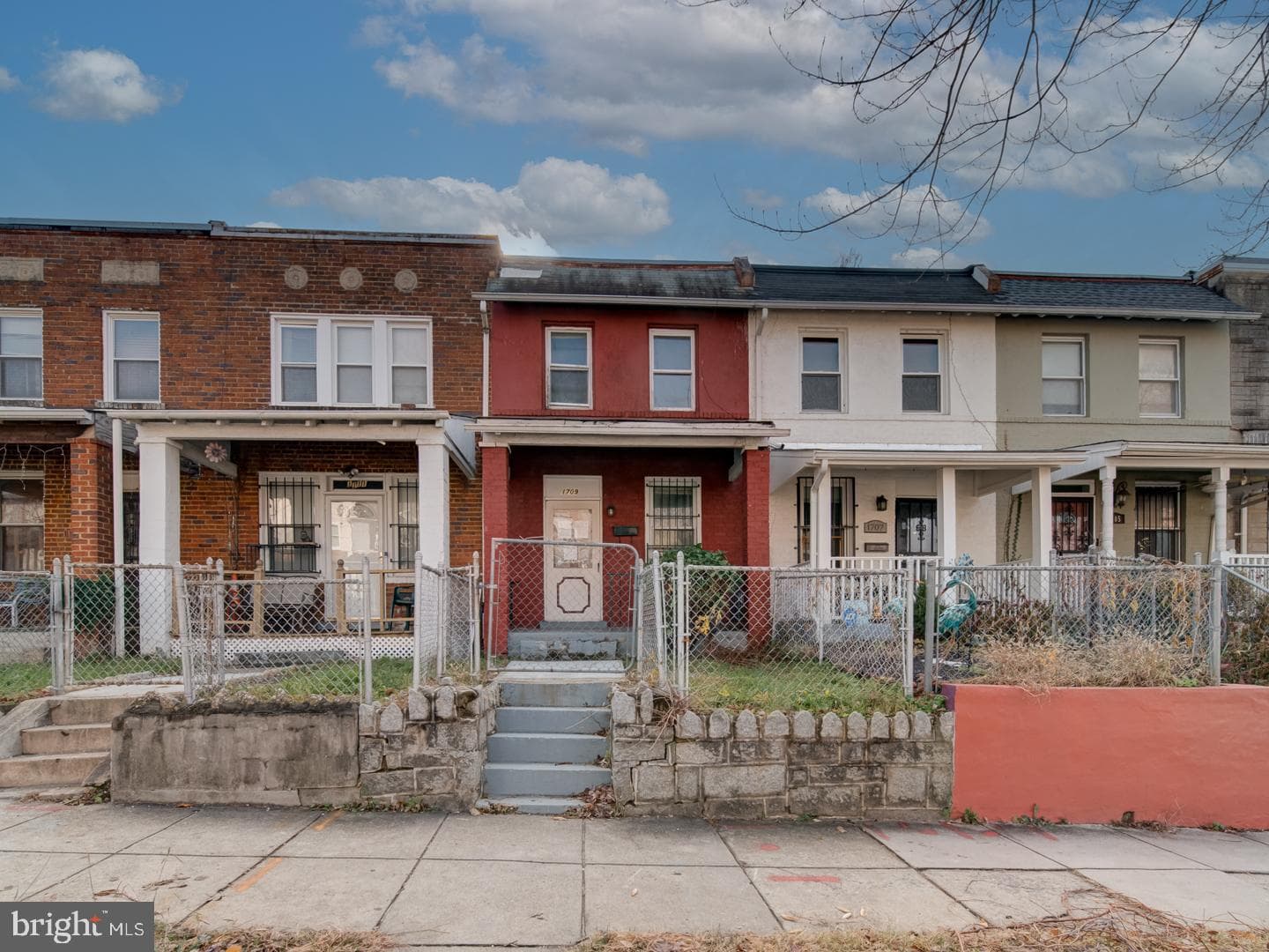 1709 L Street NE photo 2