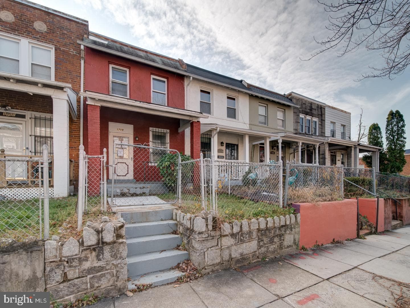 1709 L Street NE photo 3