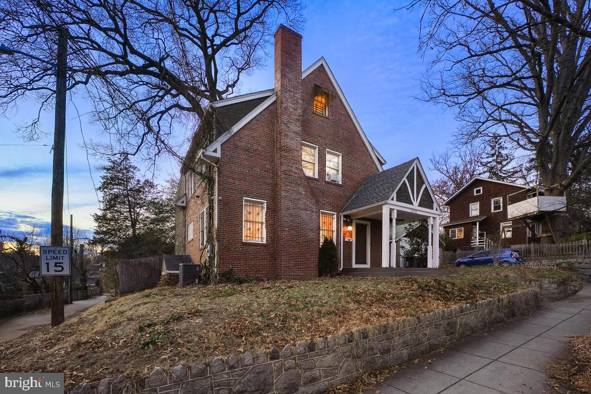 6712 6th Street NW photo 3