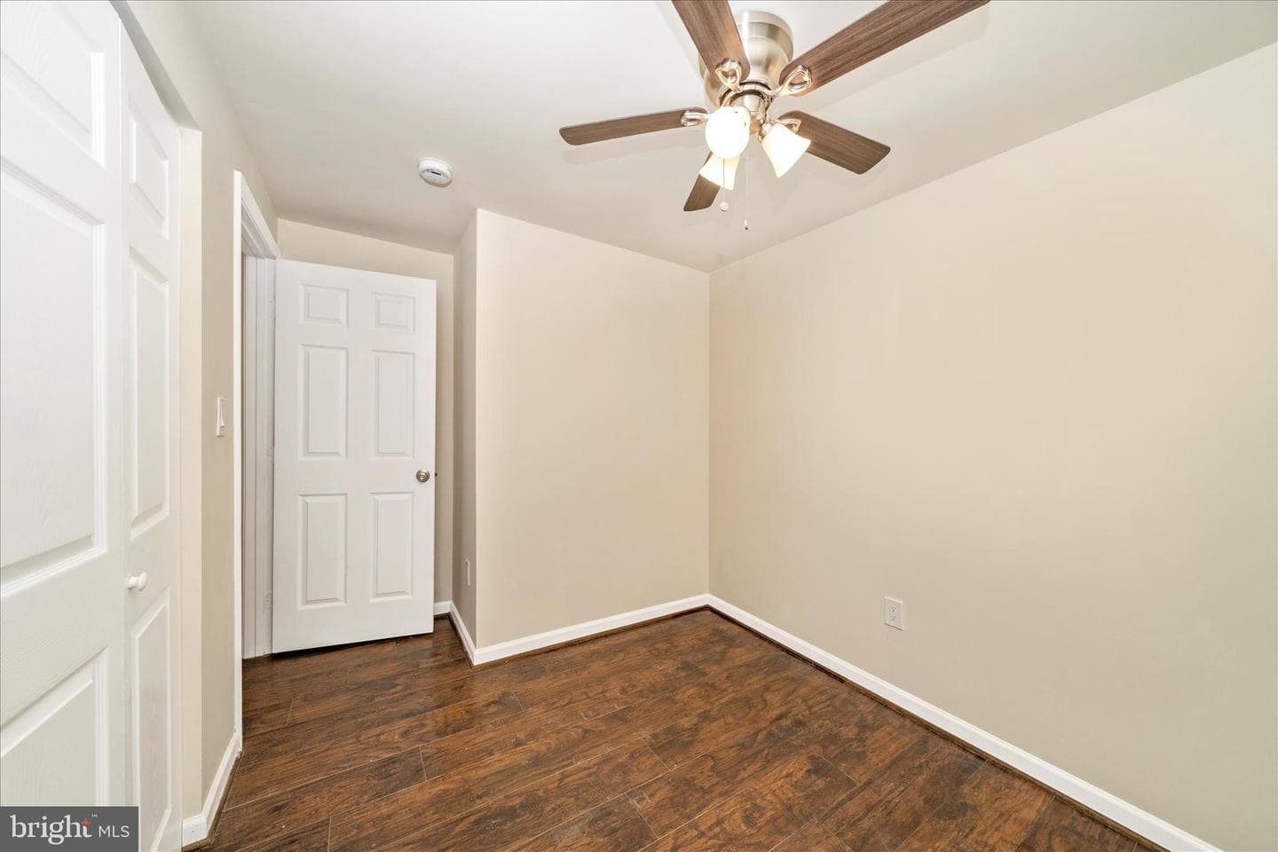 1015 48th Place NE photo 26