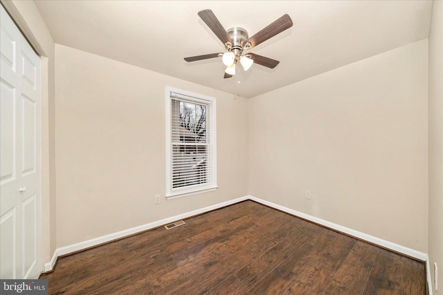 1015 48th Place NE photo 29