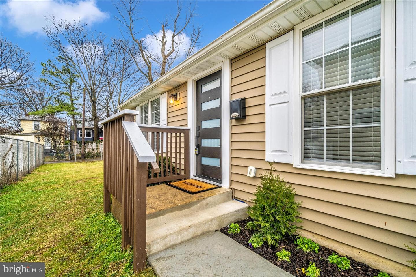 1015 48th Place NE photo 3
