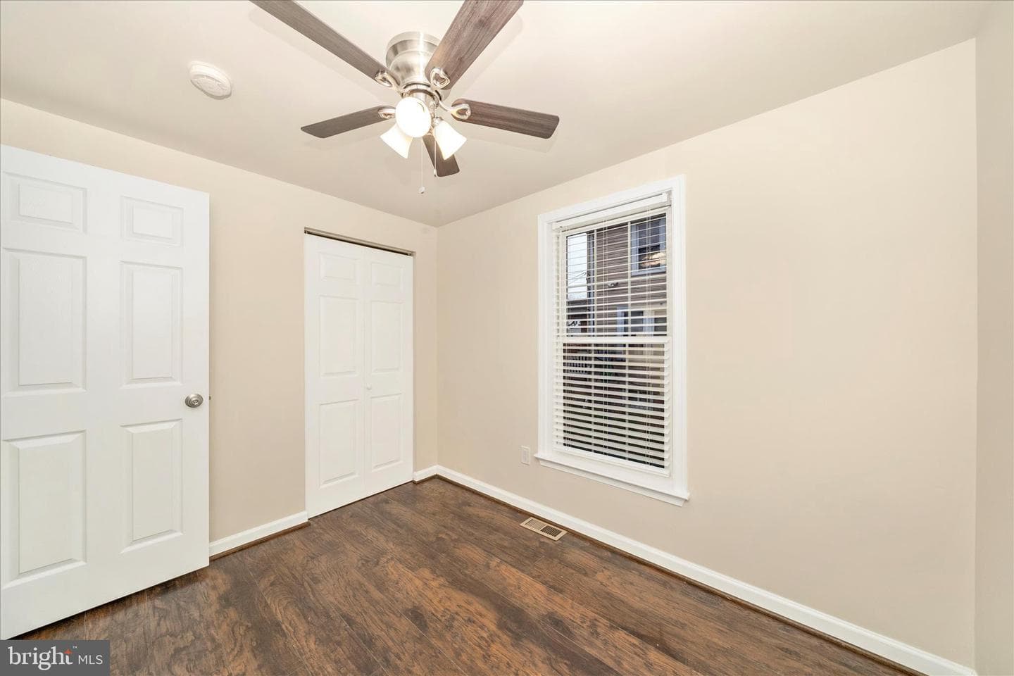 1015 48th Place NE photo 32