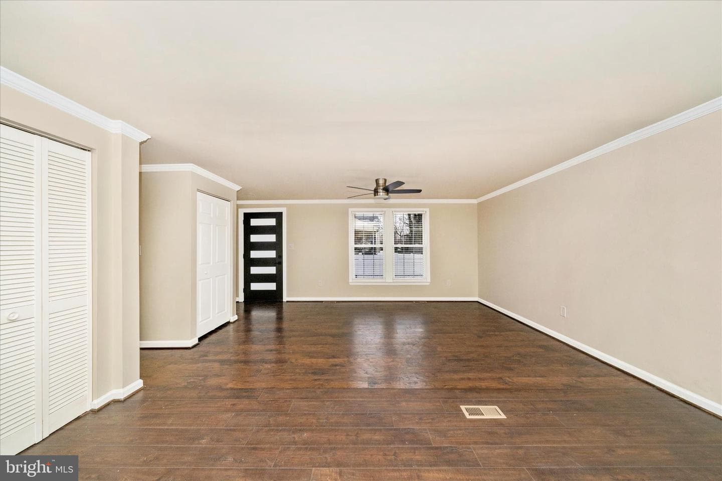 1015 48th Place NE photo 9