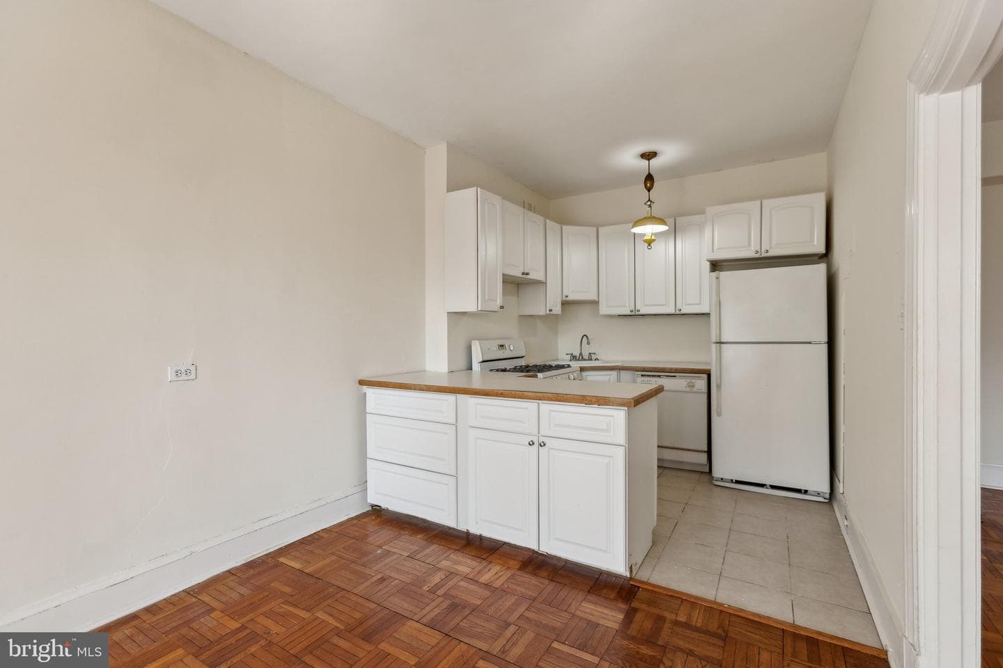 4000 Cathedral Avenue NW #605b photo 9