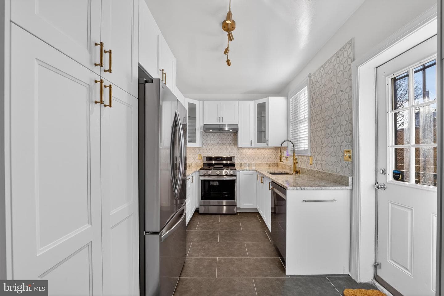 1123 I Street NE photo 8
