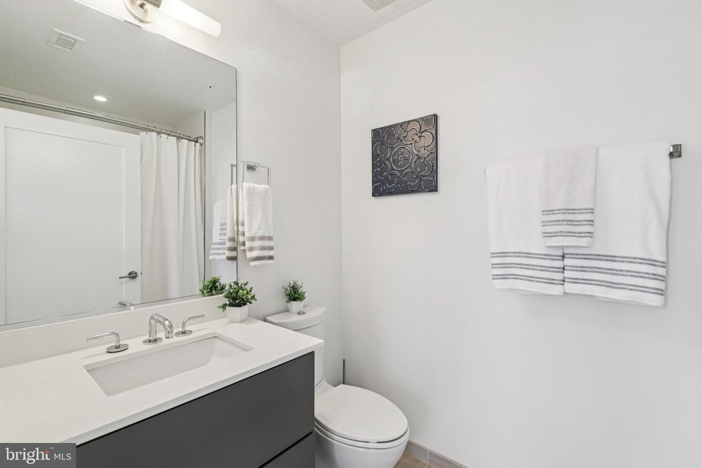 301 H Street NE #201 photo 23