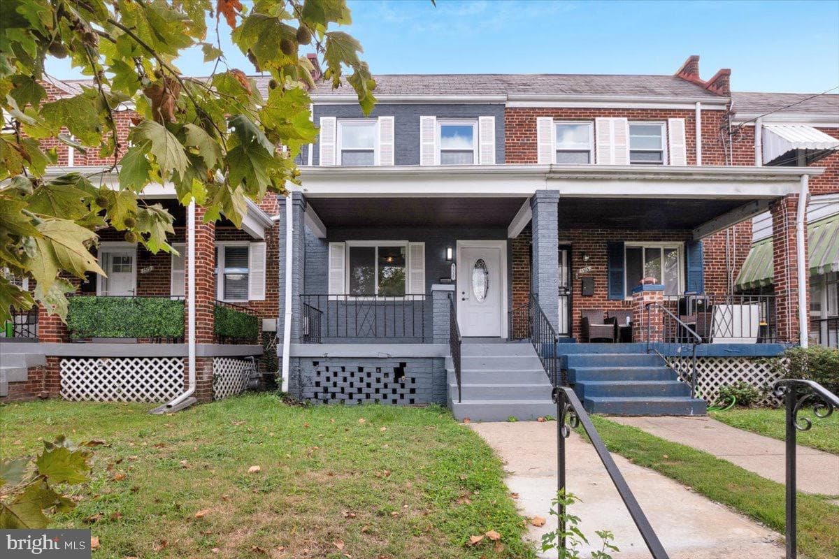 1517 Downing Street NE photo 1