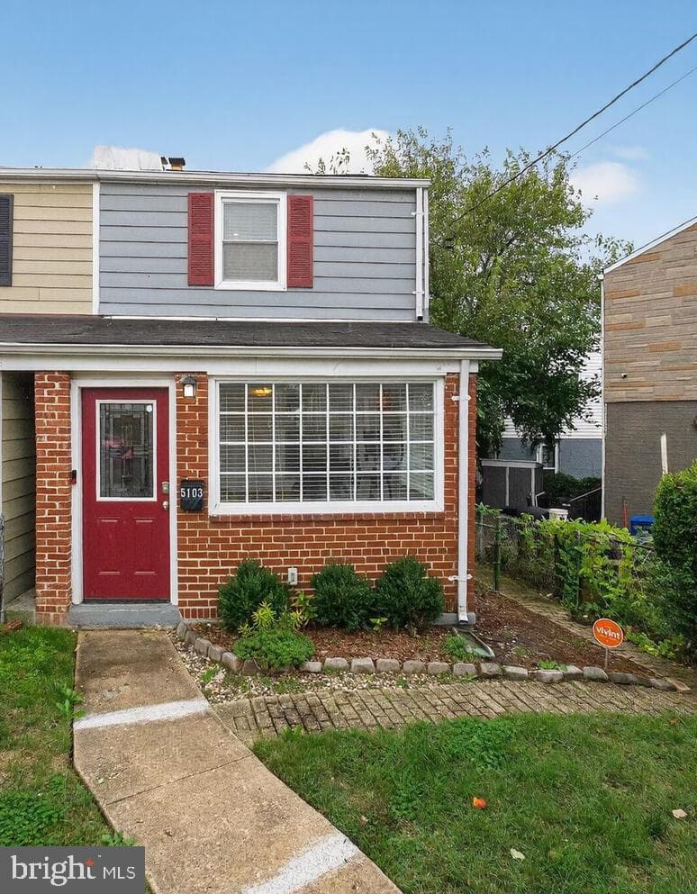 5103 Jay Street NE photo 1