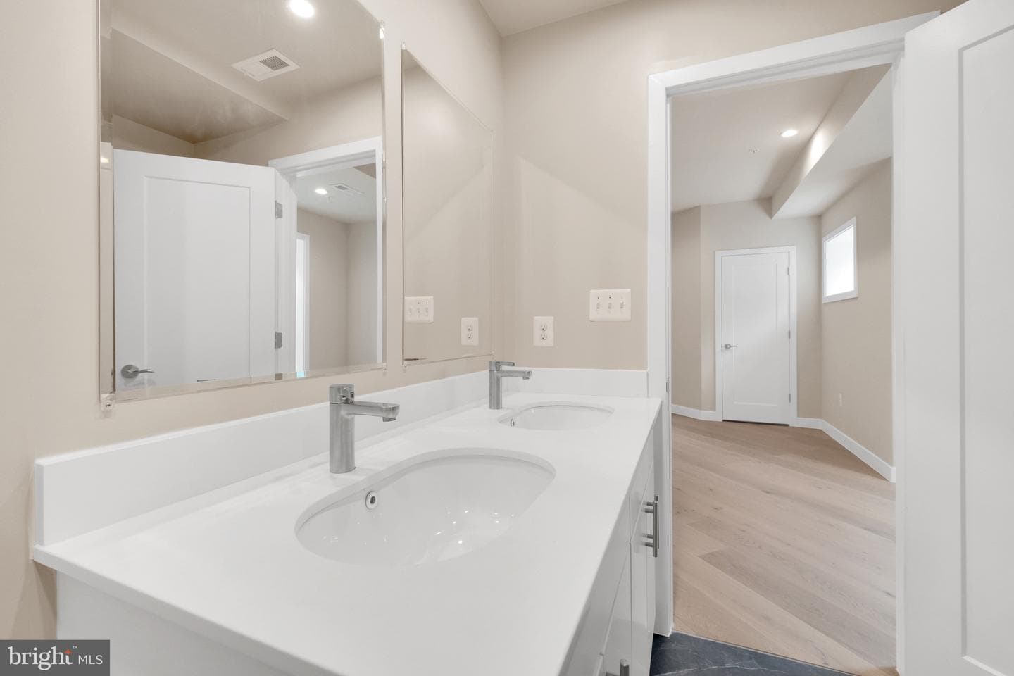 854 Xenia Street SE #102 photo 25