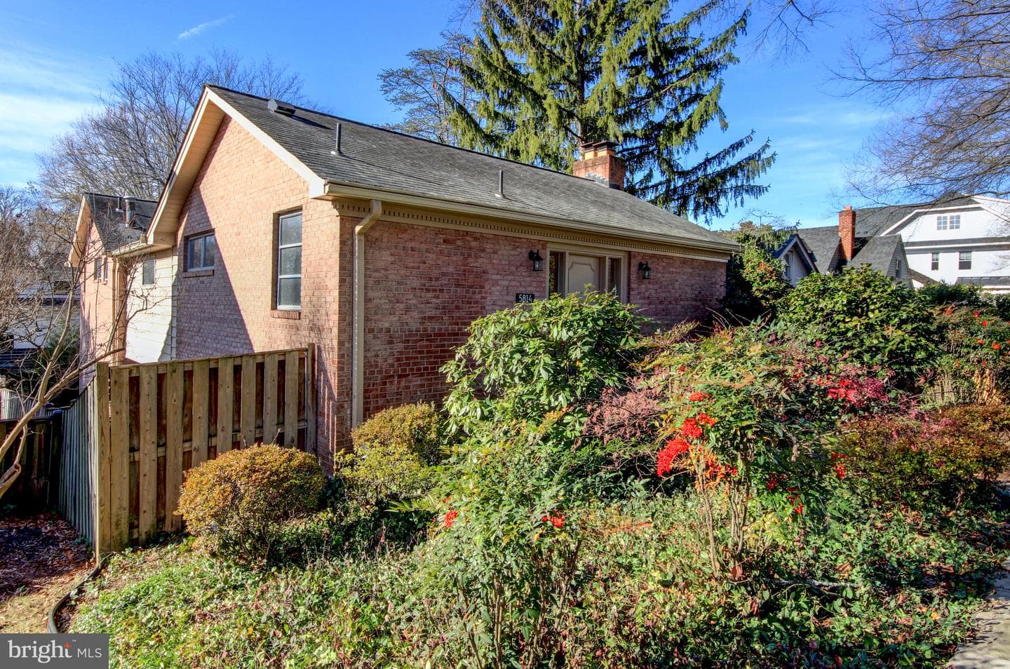 5814 Macarthur Boulevard NW photo 26