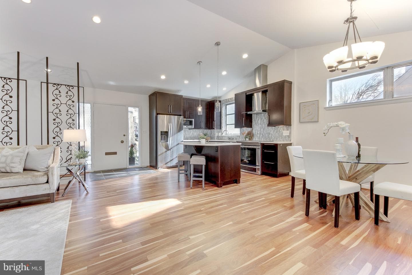 5814 Macarthur Boulevard NW photo 4