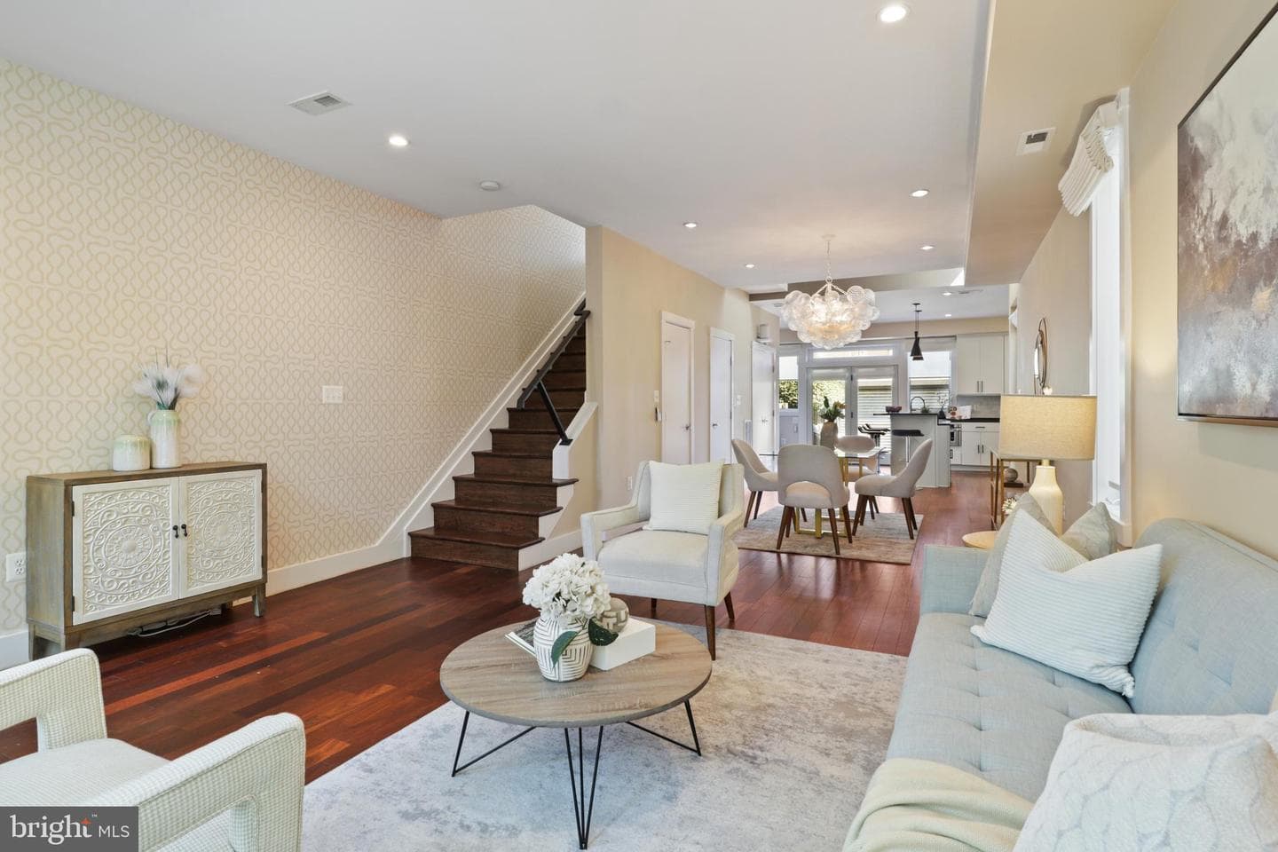 1524 Gales Street NE photo 4