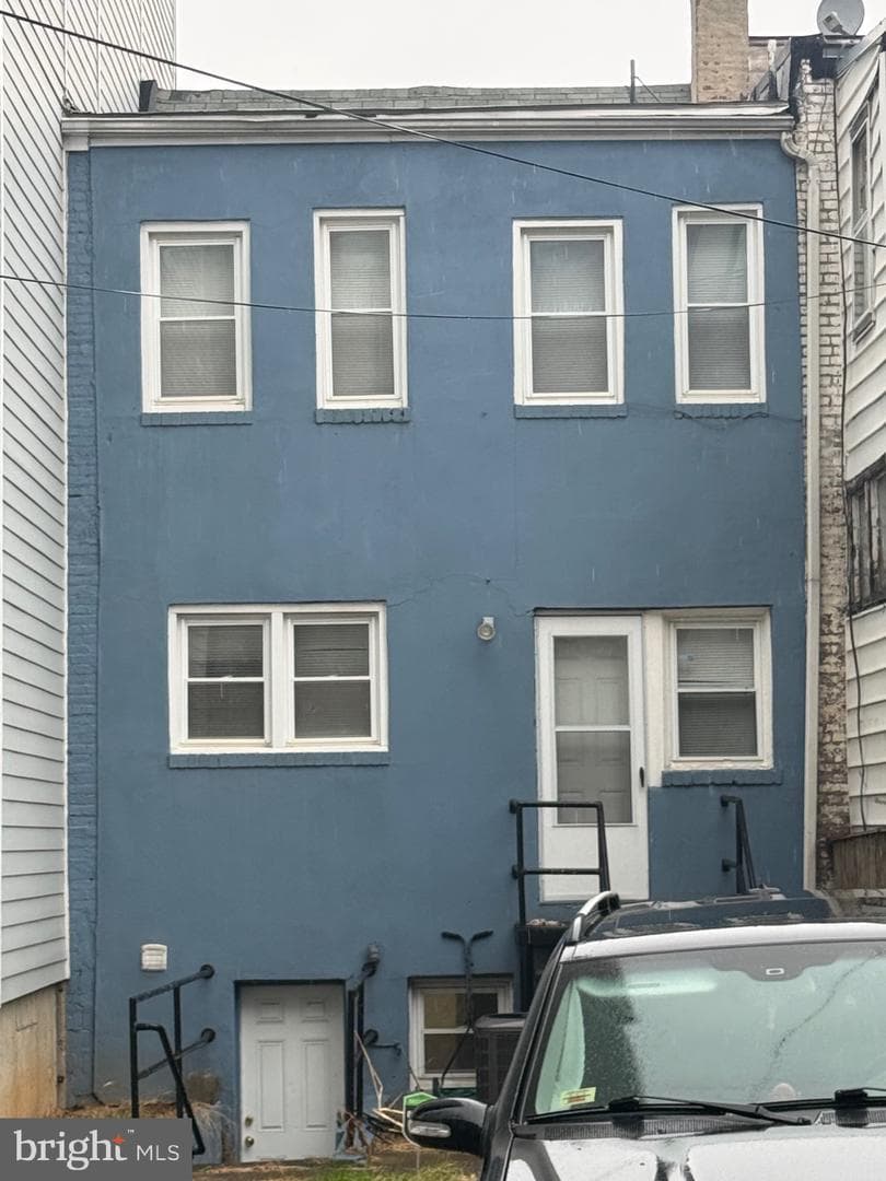 913 Evarts Street NE photo 2