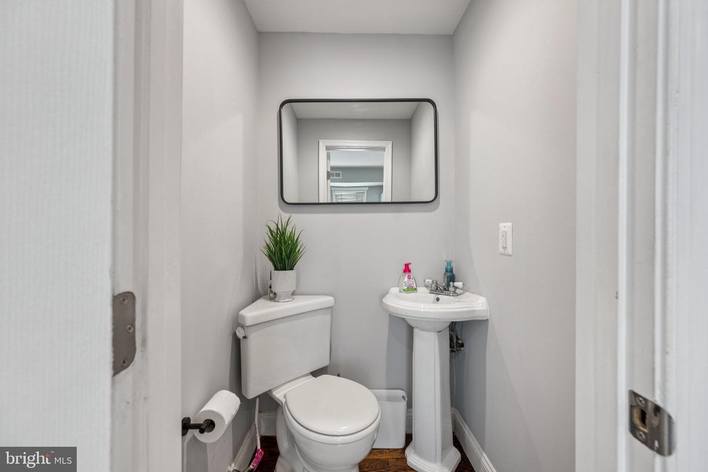 2849 Mills Avenue NE photo 10