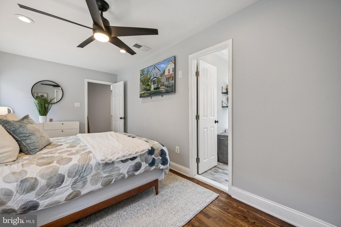 2849 Mills Avenue NE photo 13