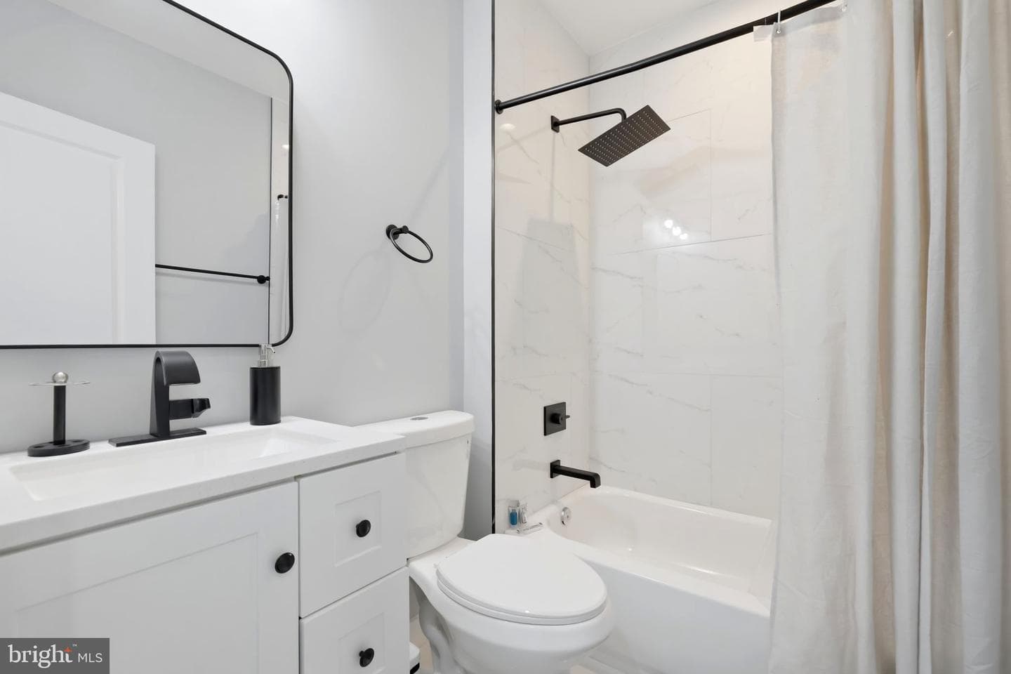 706 NW Longfellow Street NW photo 33