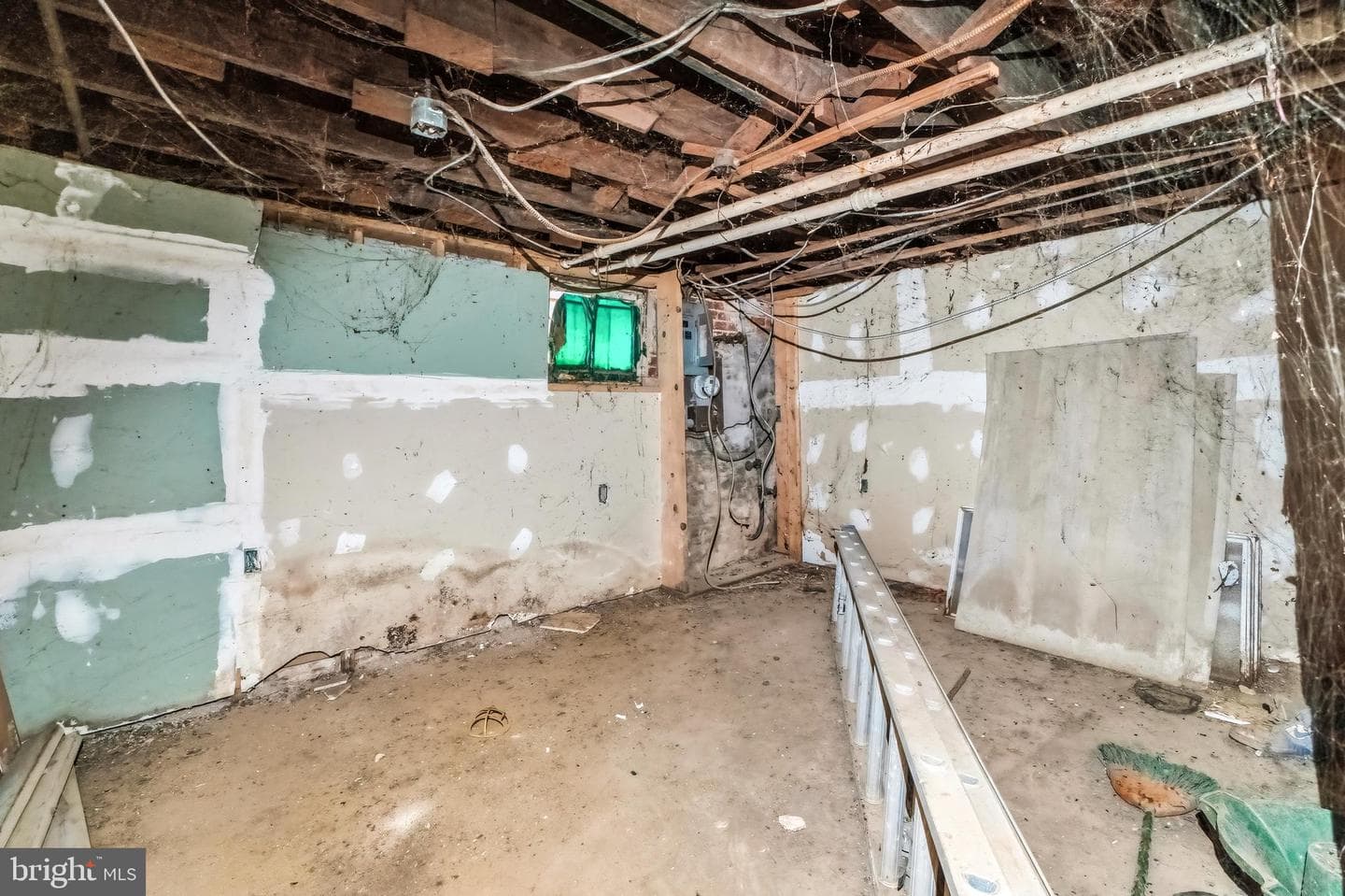 744 Gresham Place NW photo 14