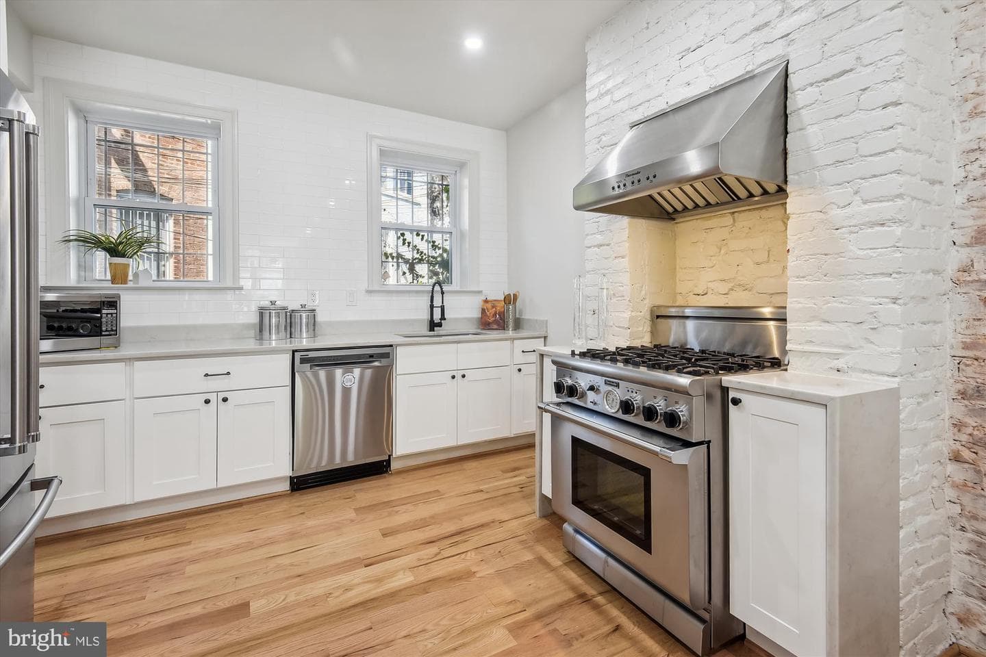 1214 East Capitol Street NE photo 4