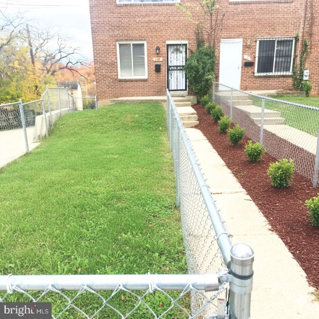 149 Mississippi Avenue SE photo 2