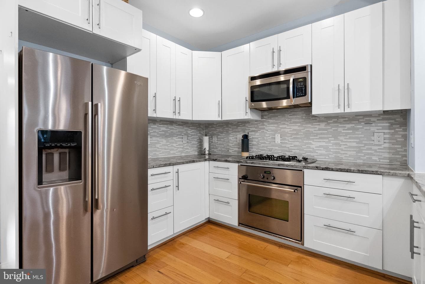 712 C Street NE photo 8