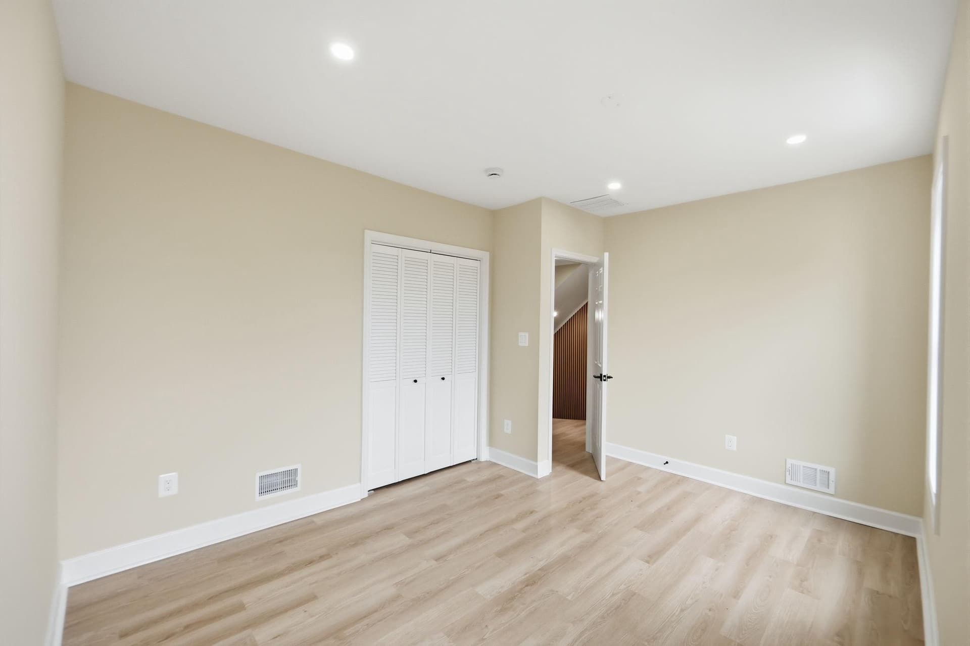 518 Columbia Road NW photo 19