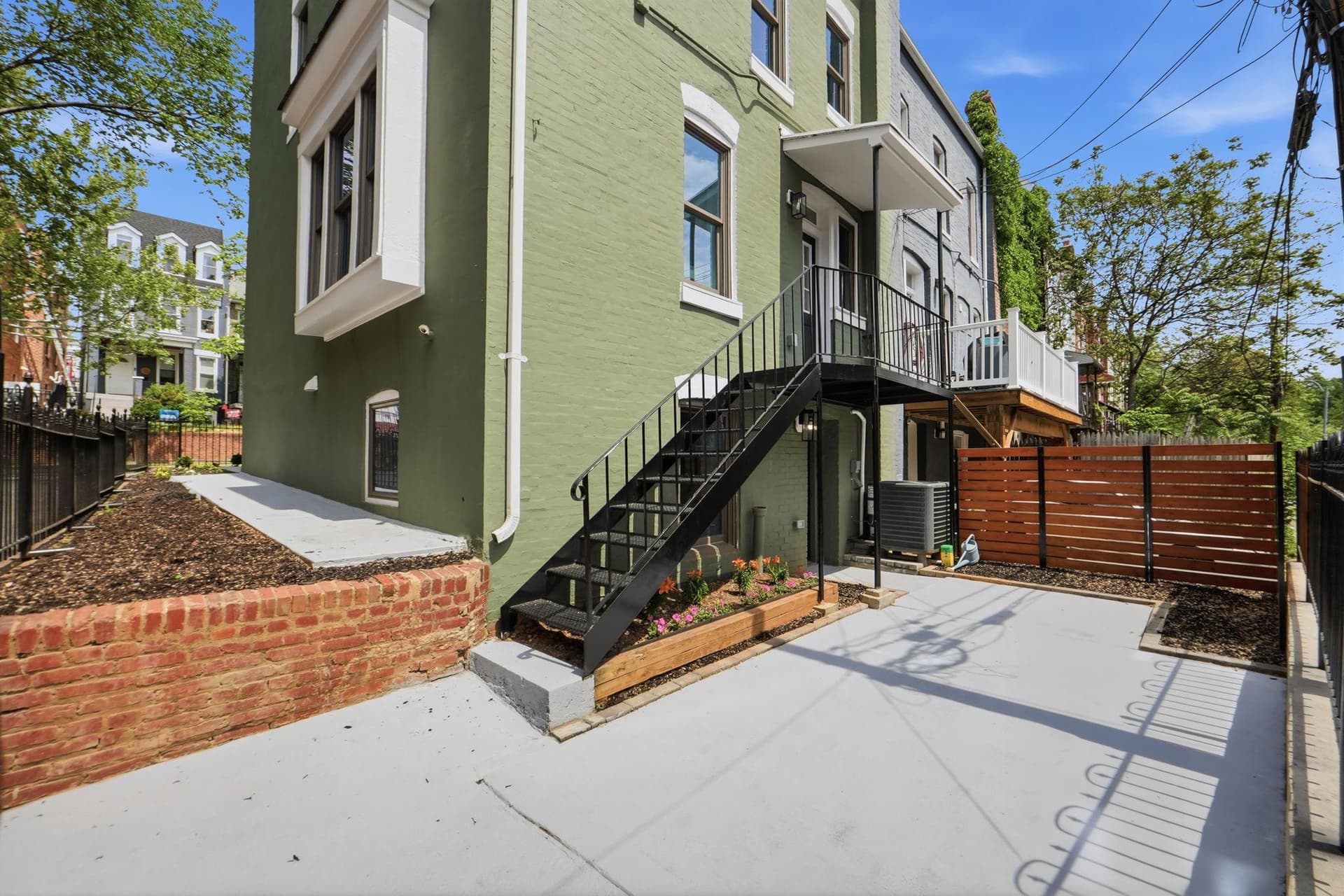 518 Columbia Road NW photo 33