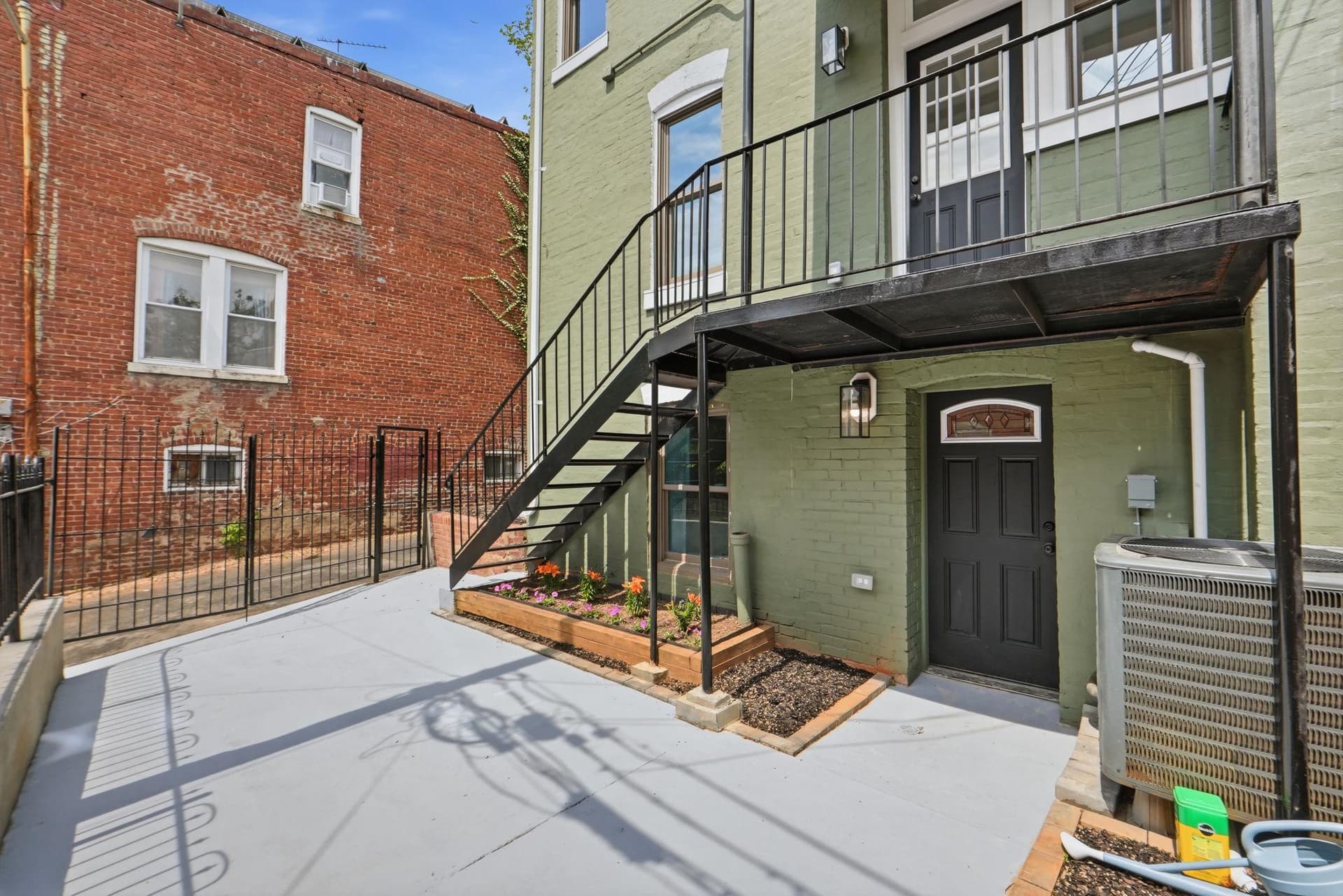 518 Columbia Road NW photo 34