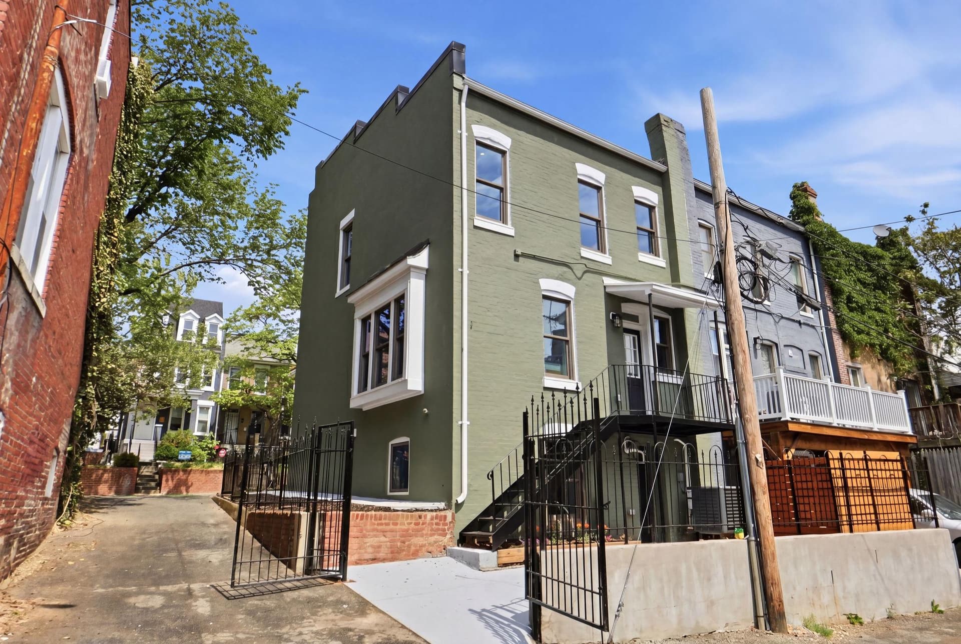 518 Columbia Road NW photo 35