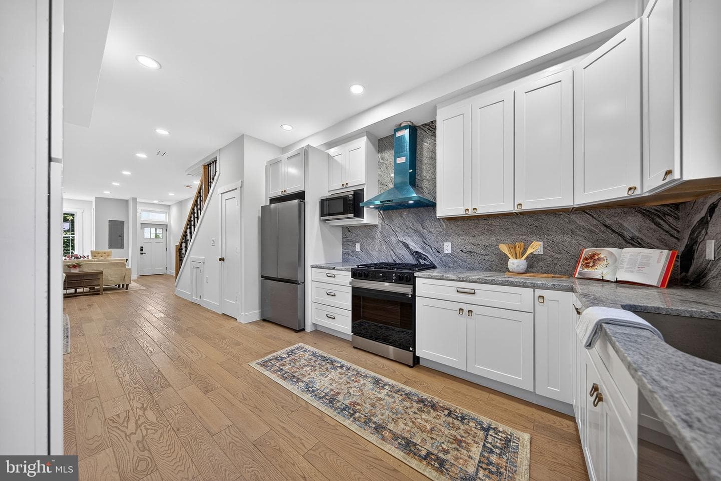 919 F Street NE photo 4