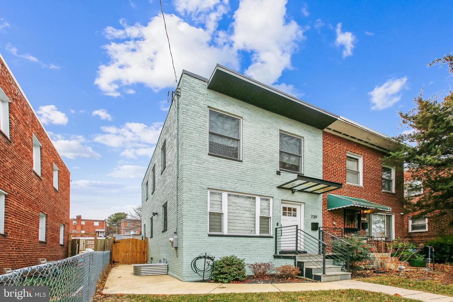 739 Kennedy Street NE photo 3