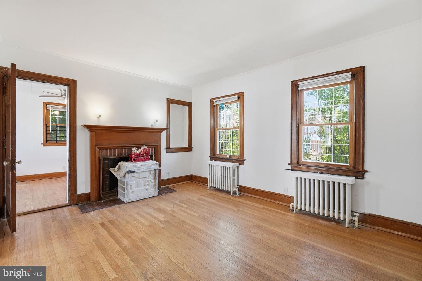 1927 Quincy Street NE photo 4