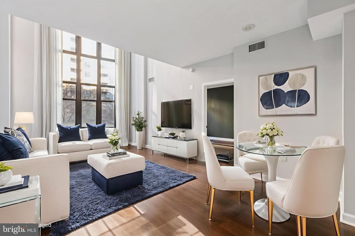 400 Massachusetts Avenue NW #215