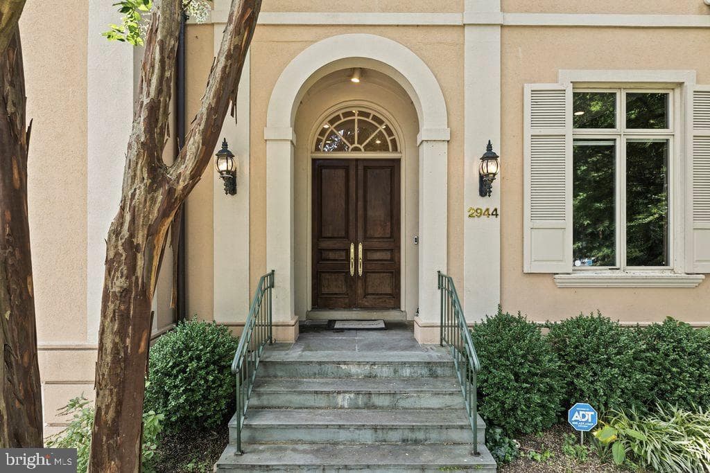 2944 University Terrace NW photo 2