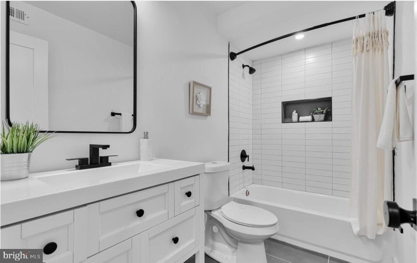718 6th Street NE #1 photo 17