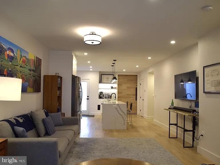 718 6th Street NE #1 photo 4