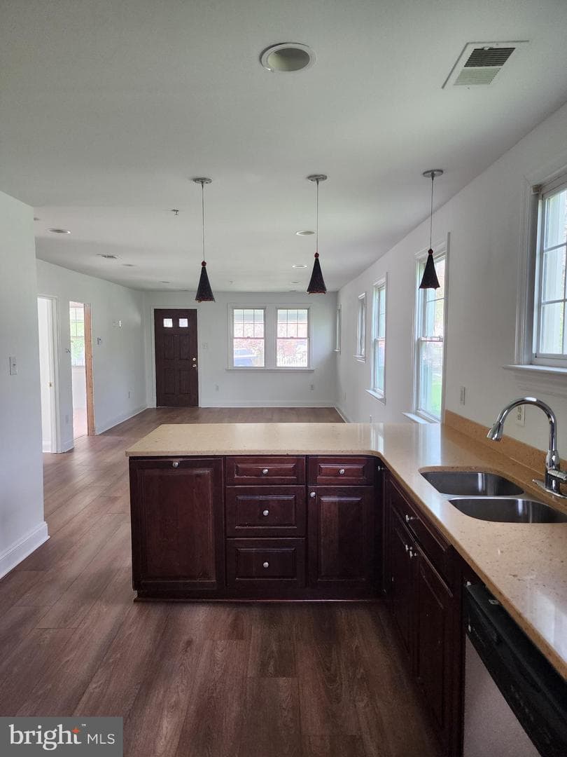 3047 Douglas Street NE photo 11