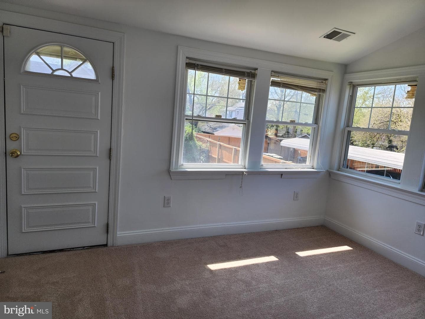 3047 Douglas Street NE photo 15