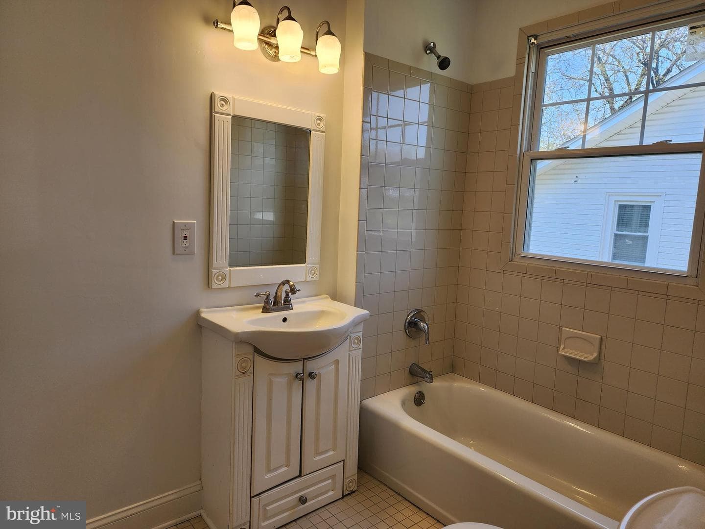 3047 Douglas Street NE photo 17