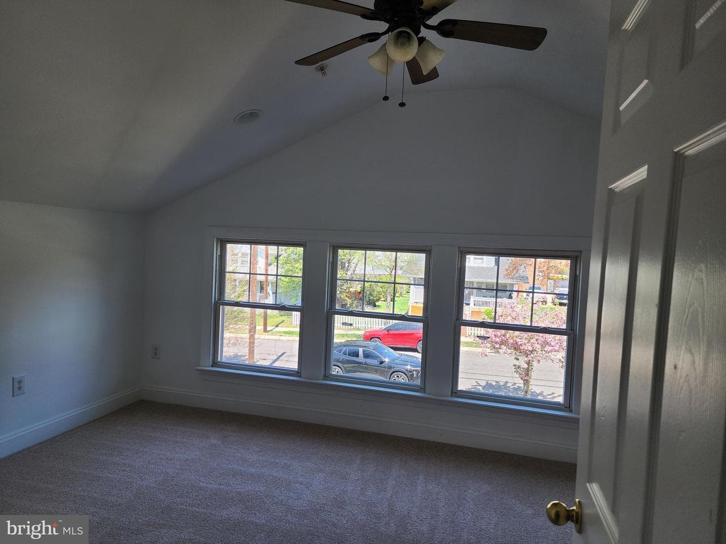3047 Douglas Street NE photo 20
